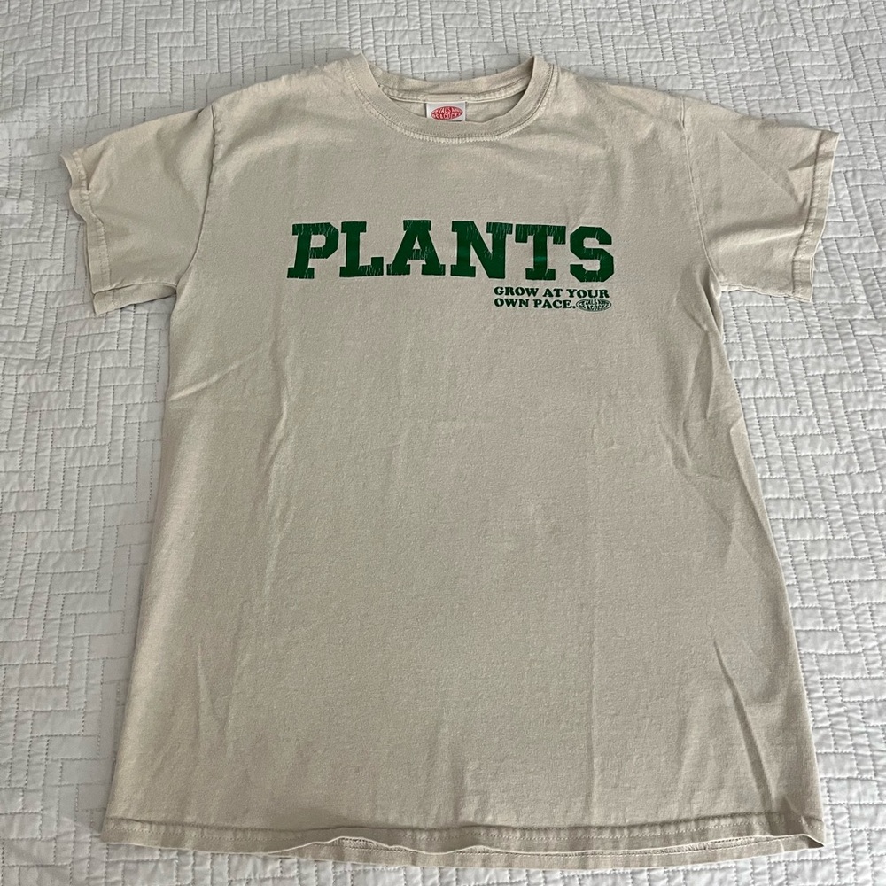 Women’s Petals and Peacocks Tan Plants T-Shirt         Size Small EUC